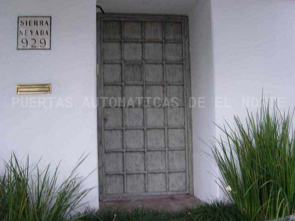 Puerta Cerrada en Fierro 038