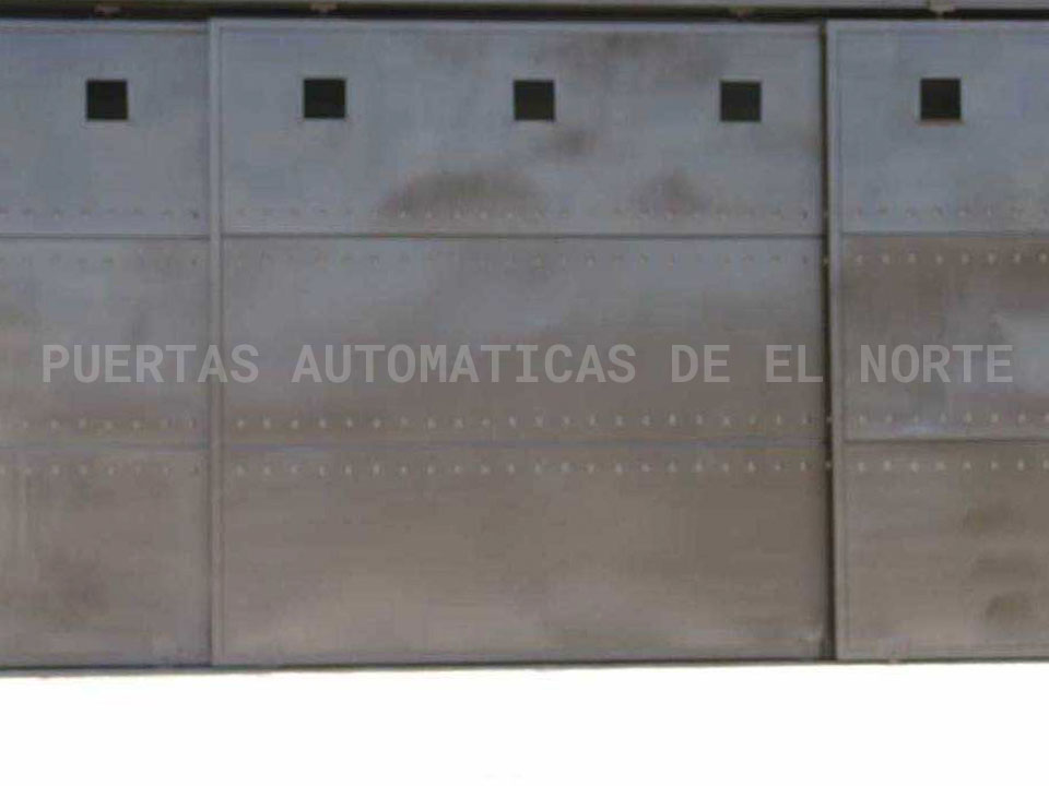 Puerta Cerrada en Fierro 046